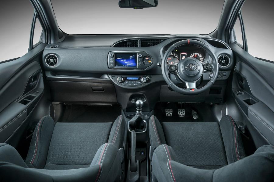 Торпедо Toyota Yaris GRMN 2018 года  (ZA) (фото 7 из 40)